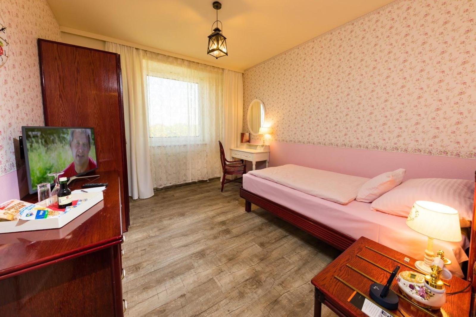 Hotel Freizeittempel Wiener Neustadt Exteriör bild